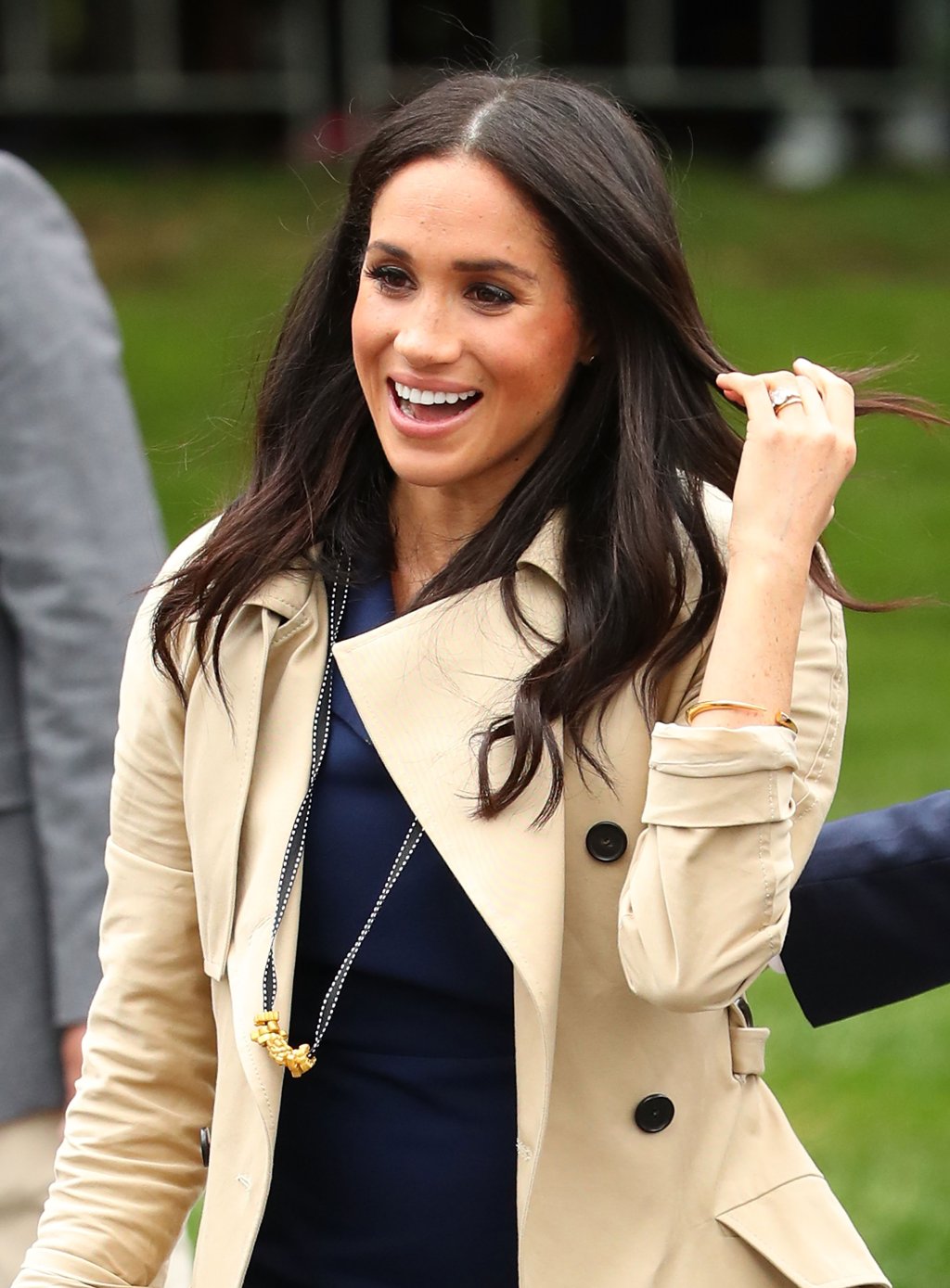 Meghan Markle e seu colar de ~macarrão~.