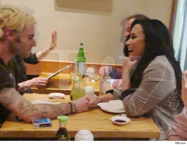 1104-demi-lovato-tmz-11 1104-demi-lovato-tmz-11