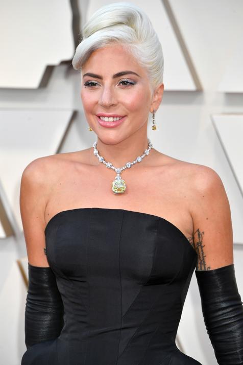 355649_861406_ladygagatiffany2 Lady Gaga usou o icônico Diamante Tiffany.