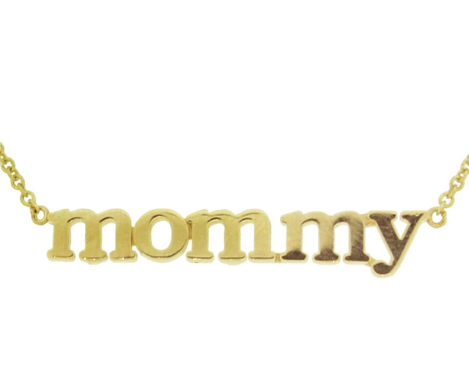 colar-mommy-meghan-markle Colar Mommy da marca Jennifer Meyer usado por Meghan Markle