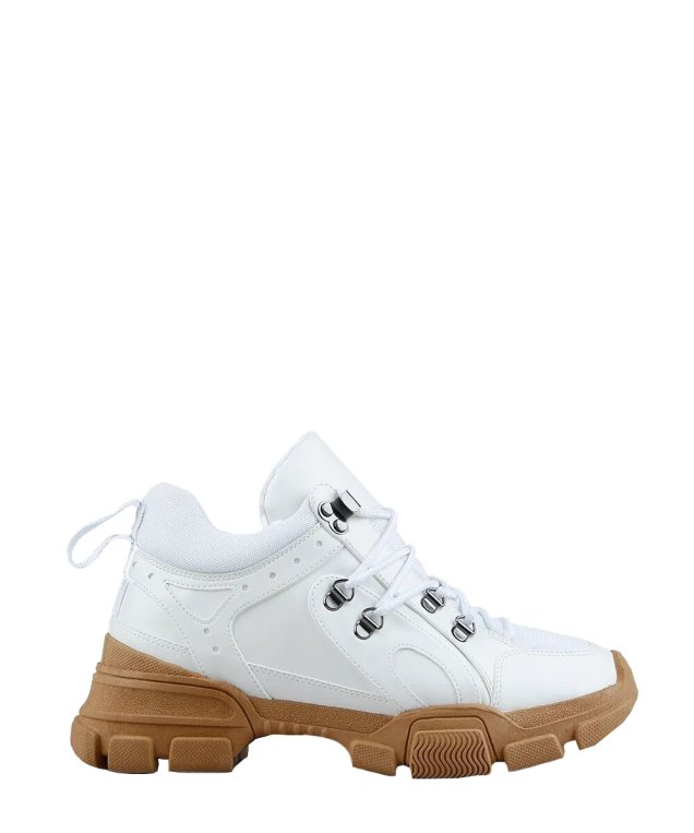 Tênis chunky branco (R$ 199,99*). Tênis chunky branco (R$ 199,99*).