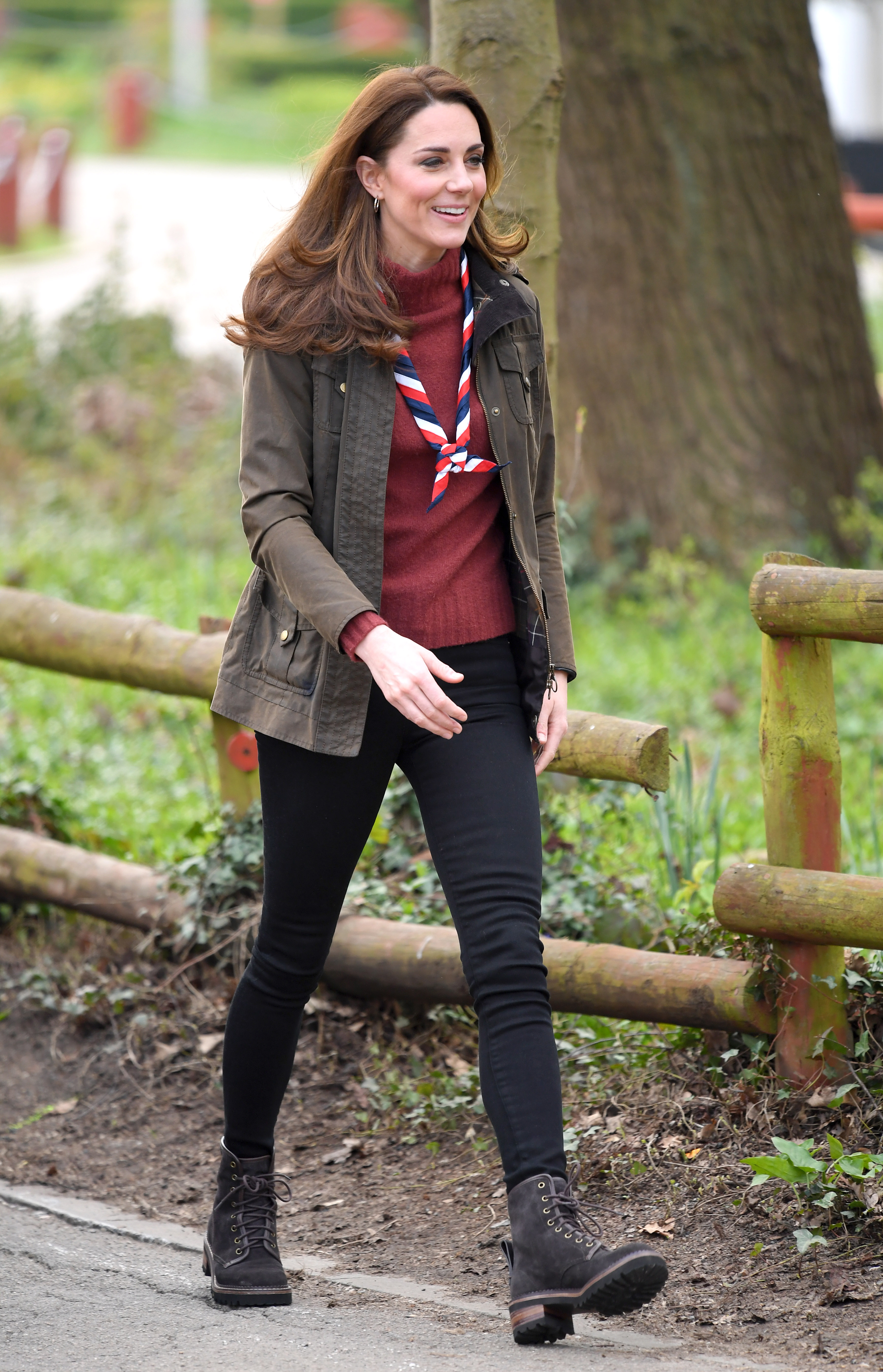 Kate Middleton usando look casual