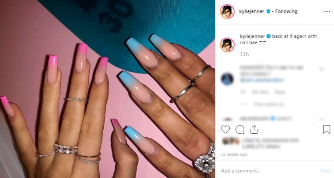 kylie-jenner-unha-degrade-rosa