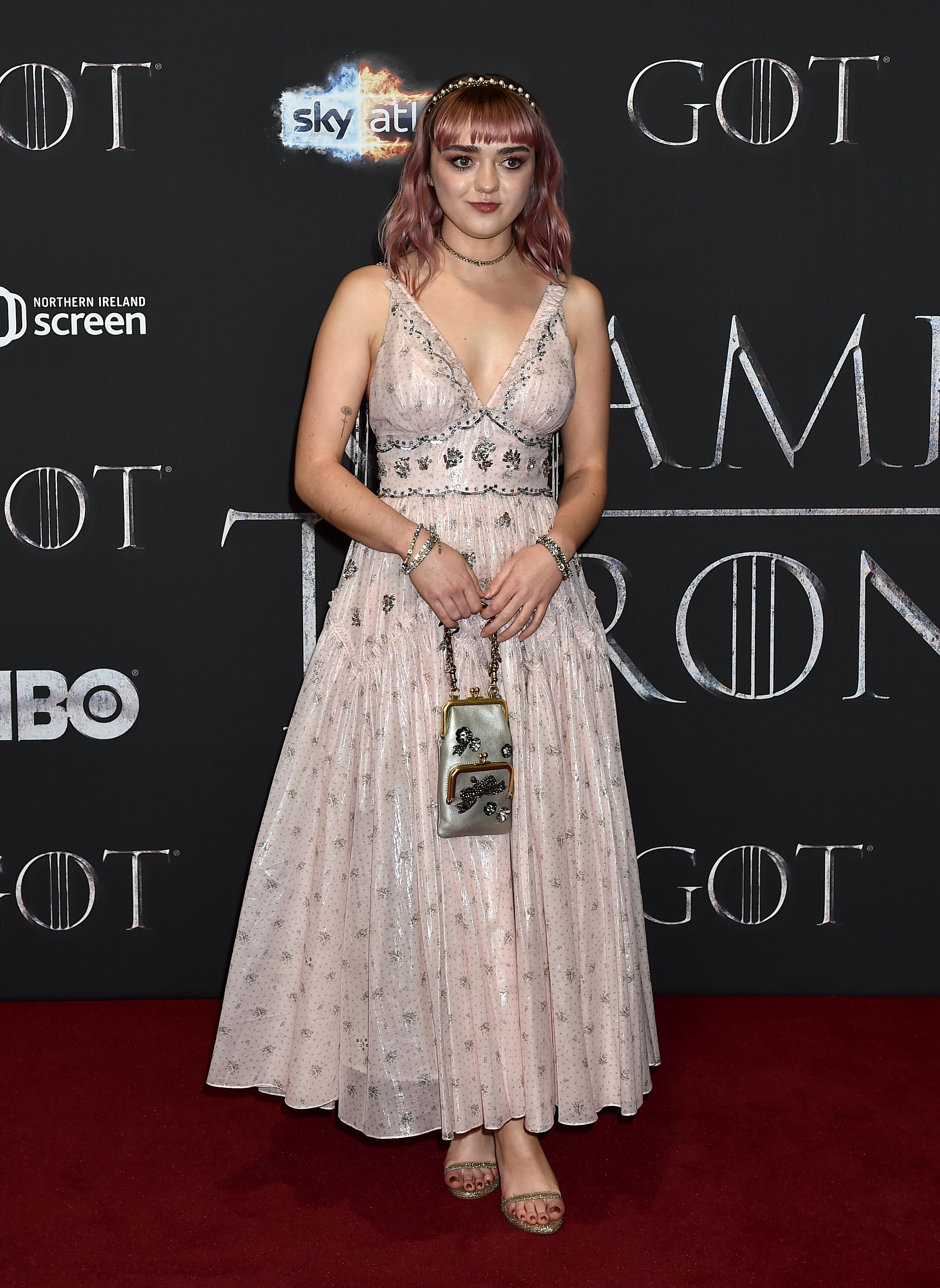 maisie-williams-premiere-game-of-thrones maisie-williams-premiere-game-of-thrones