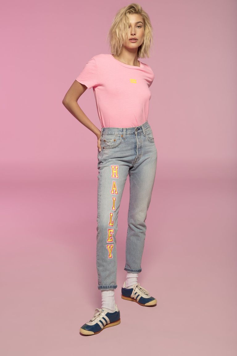 Hailey Bieber na campanha do jeans 501 da Levi's