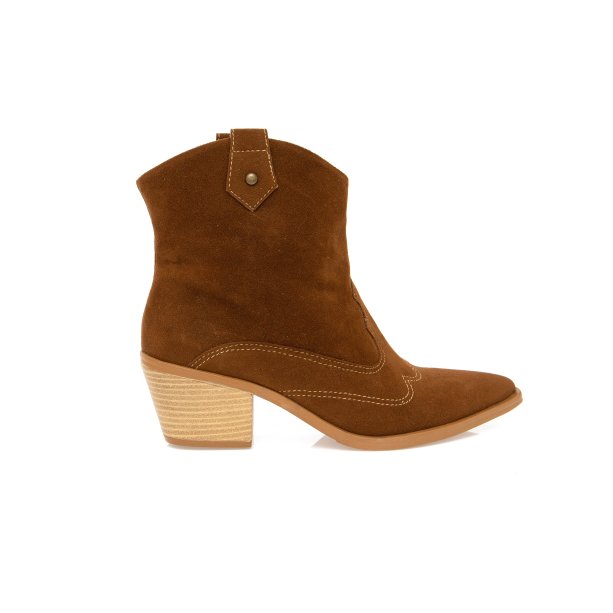 Bota Marisa (R$ 129,95*). Bota Marisa (R$ 129,95*).