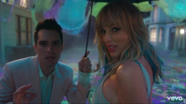 taylor-swift-clipe-me-cabelo-azul taylor-swift-clipe-me-cabelo-azul