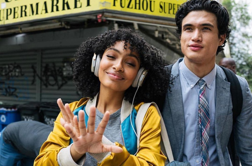 charles-melton-yara-shahidi-o-sol-tambem-e-uma-estrela