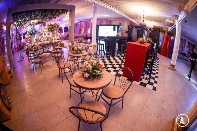 festa-15-anos-alice-maravilhas-1