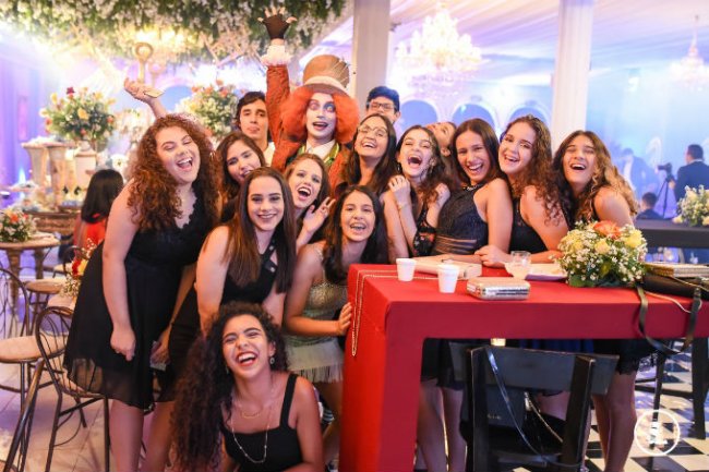 festa-15-anos-alice-maravilhas-8