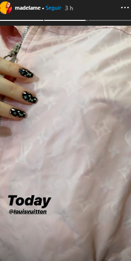nail-art-Louis-Vuitton-Madelaine-Petsch nail-art-Louis-Vuitton-Madelaine-Petsch