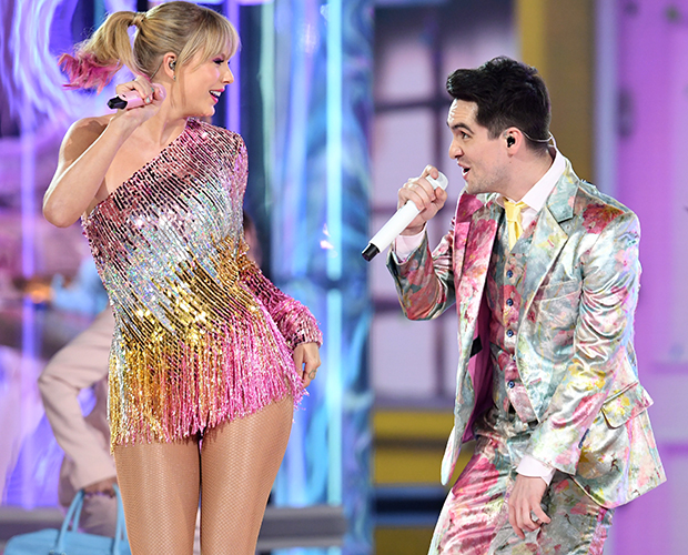 taylor-swift-Brendon-Urie-Billboard-Music-Awards-cabelo-rosa taylor-swift-Brendon-Urie-Billboard-Music-Awards-cabelo-rosa