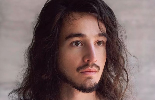 Ele voltou! Depois de mais de um ano sumido, Tiago Iorc lança álbum ‘Reconstrução’