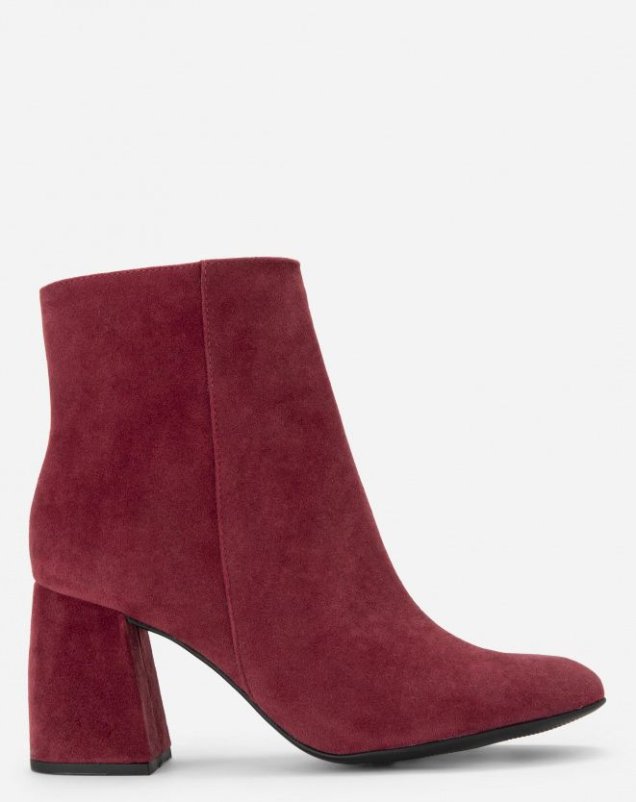 Bota vinho Amaro (R$ 269,90*). Bota vinho Amaro (R$ 269,90*).