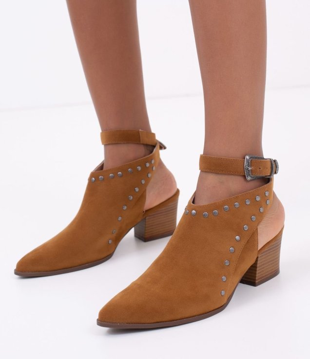Bota western Renner (R$ 179,90*). Bota western Renner (R$ 179,90*).