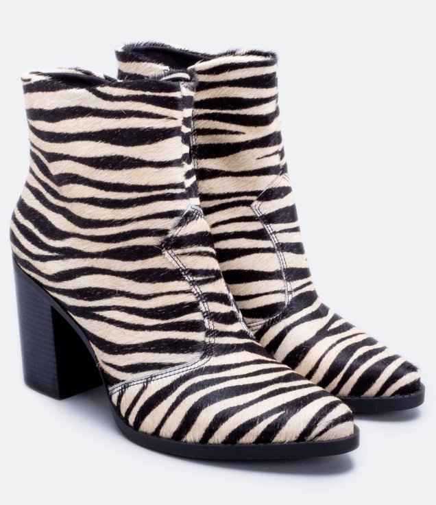 Bota zebra Renner (R$ 299,90*). Bota zebra Renner (R$ 299,90*).