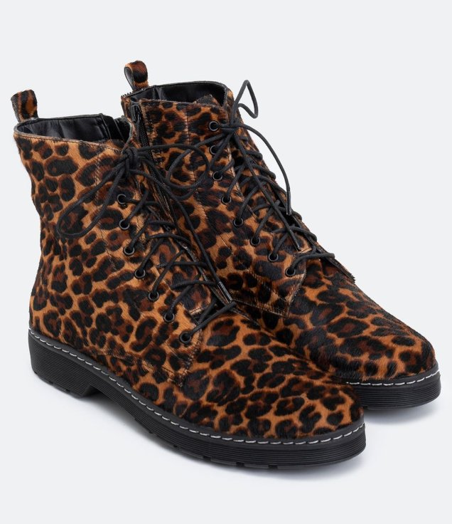 Coturno de oncinha Renner (R$ 299,90*). Coturno de oncinha Renner (R$ 299,90*).