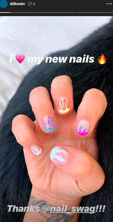 demi-lovato-nail-art-fogo demi-lovato-nail-art-fogo