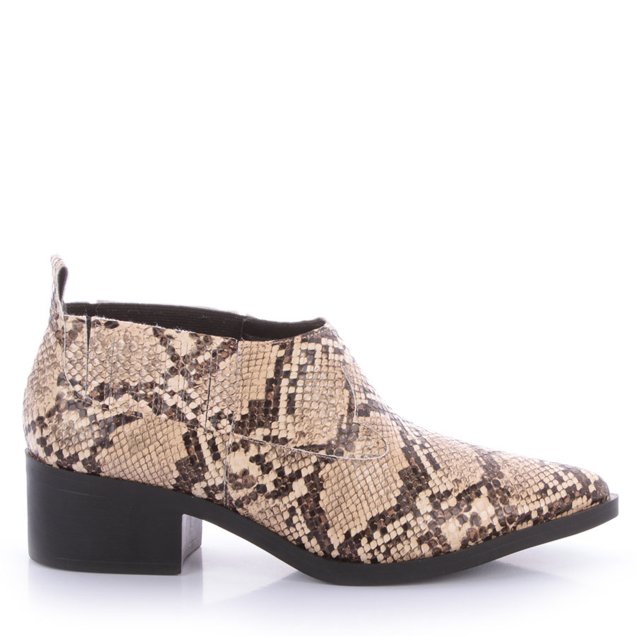 Bota com estampa de cobra Di Valentini para ARMAZEM K (R$ 169,90*). Bota com estampa de cobra Di Valentini para ARMAZEM K (R$ 169,90*).