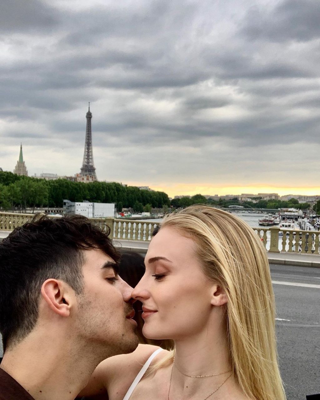 sophie-turner-joe-jonas-paris