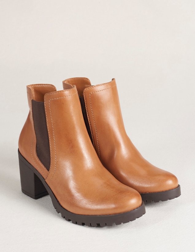 Bota Via Mia (R$ 259*). Bota Via Mia (R$ 259*).