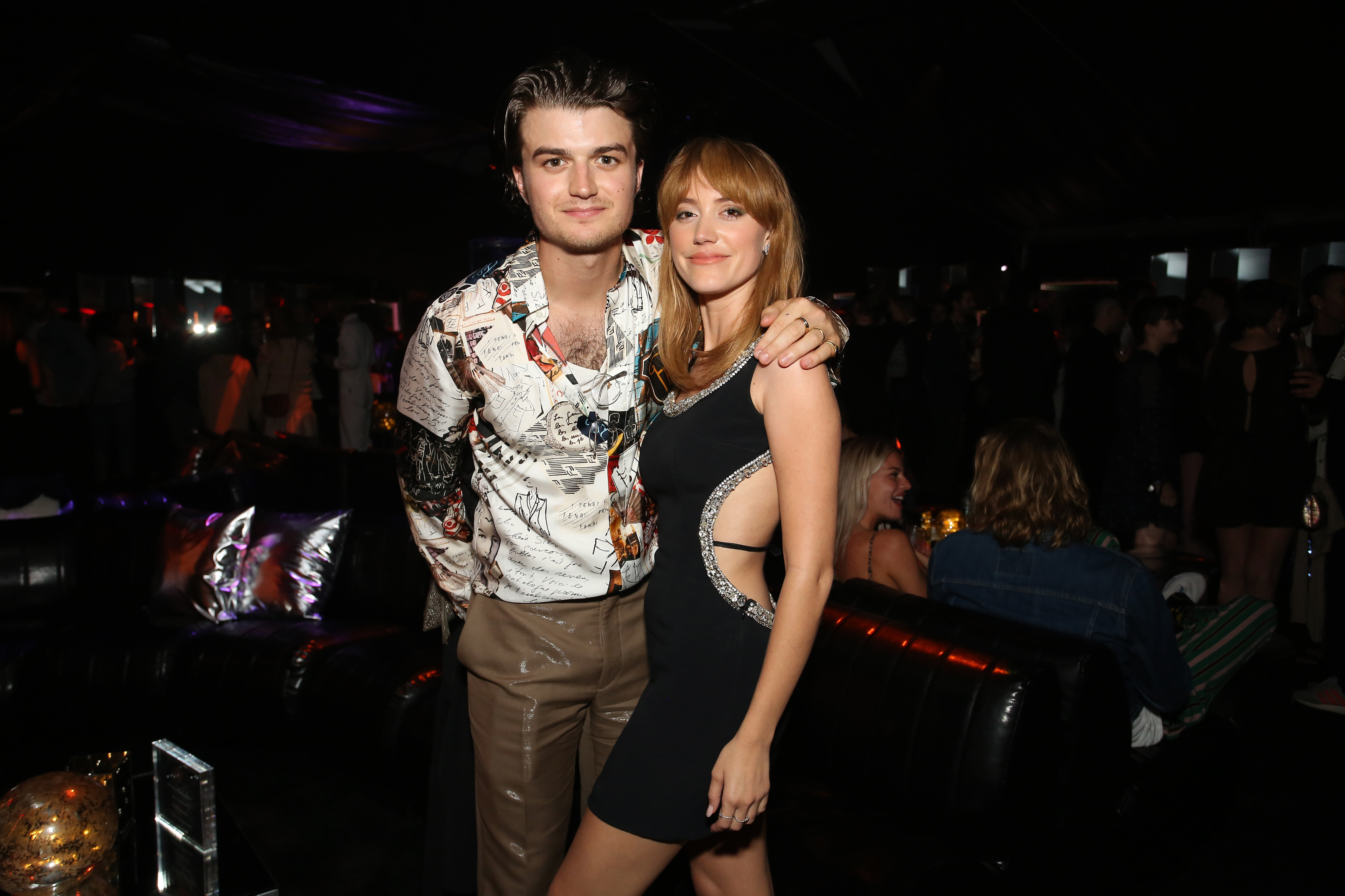 koe-keery-maika-monroe-stranger-things koe-keery-maika-monroe-stranger-things