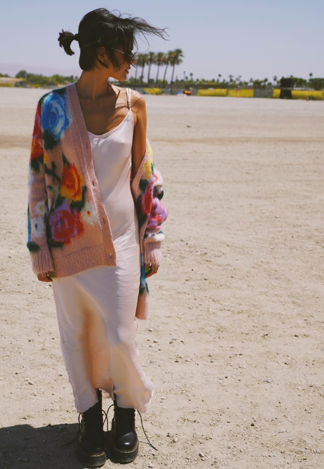 Bruna Marquezine de cardigan