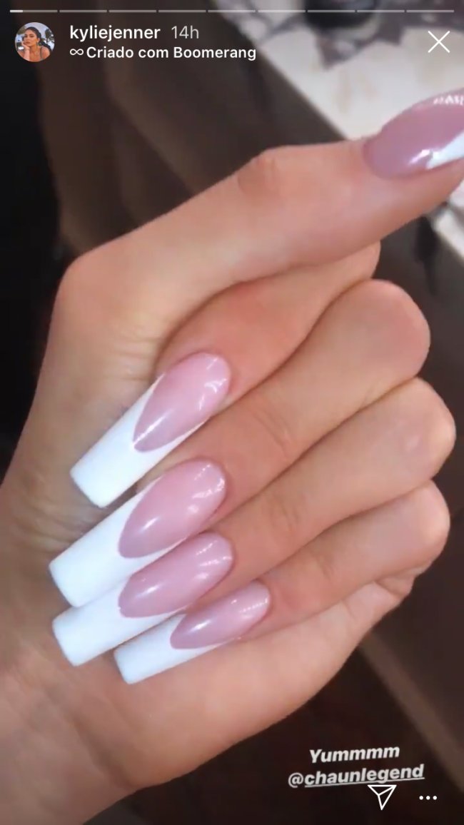 kylie-jenner-nail-art-unha-francesinha kylie-jenner-nail-art-unha-francesinha