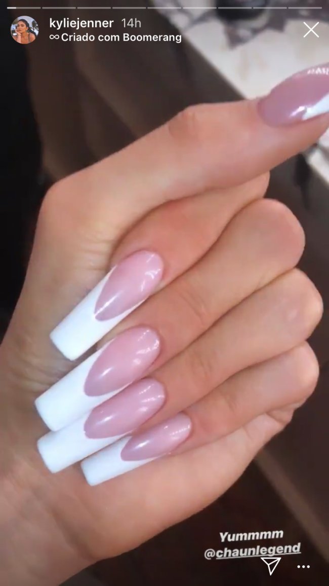 kylie-jenner-nail-art-unha-francesinha