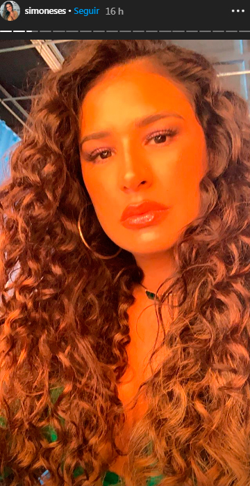 simone-cabelo-comprido-cacheado simone-cabelo-comprido-cacheado