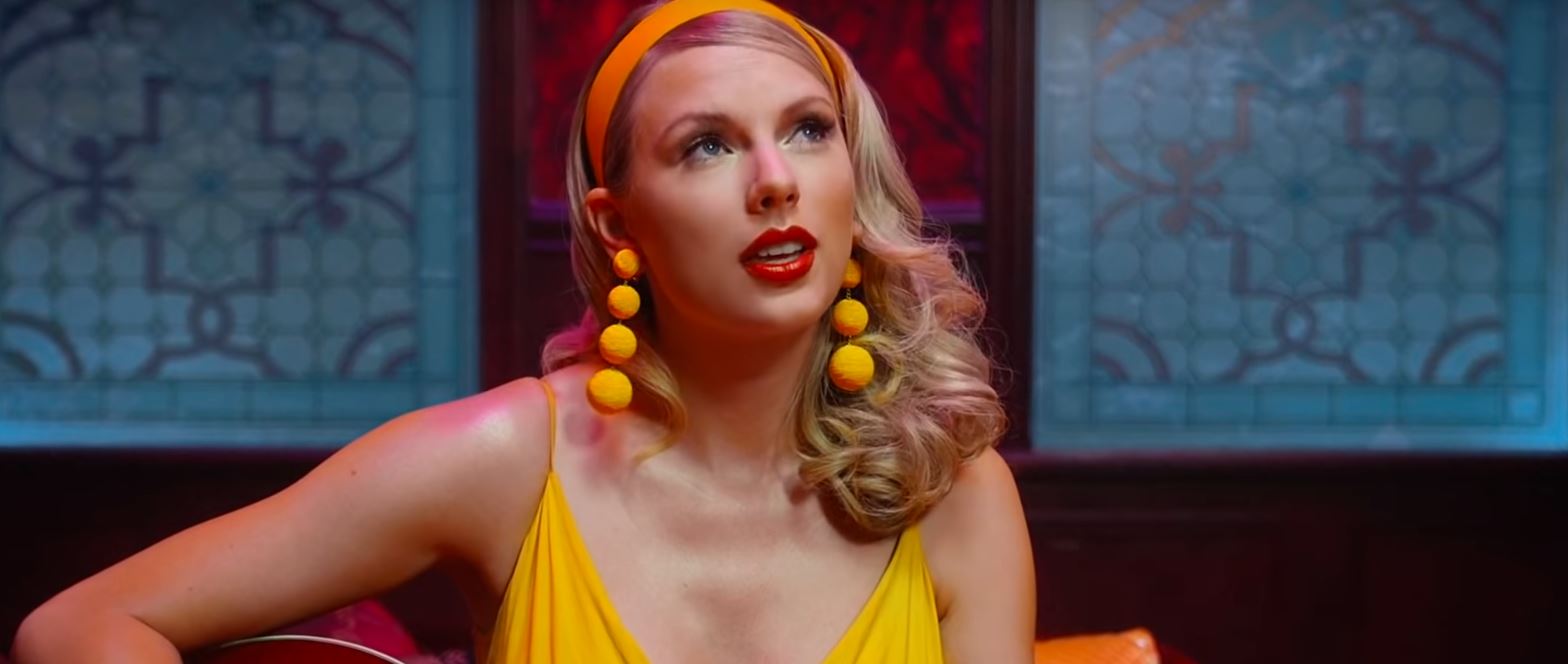 Looks da Taylor Swift no Clipe de Lover