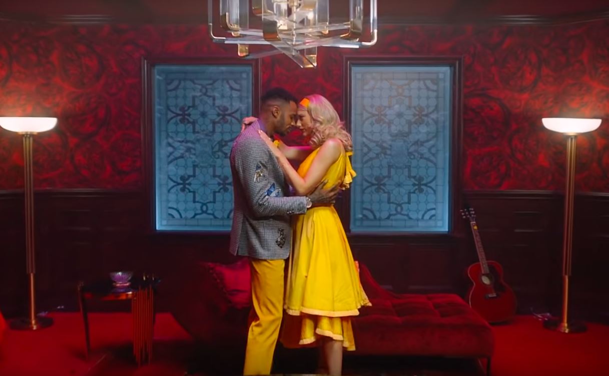 Looks da Taylor Swift no Clipe de Lover