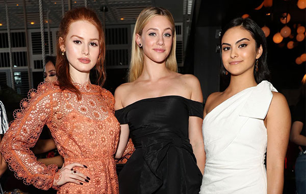 madelaine-petsch-lili-reinhart-camila-mendes-riverdale Madelaine Petsch, Lili Reinhart e Camila Mendes.