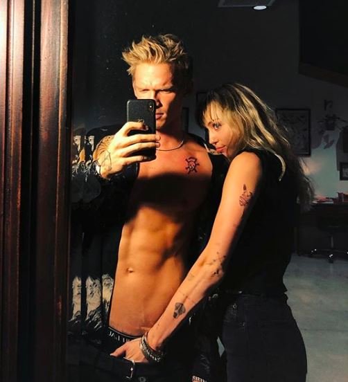 miley-cyrus-cody-simpson-foto-caliente miley-cyrus-cody-simpson-foto-caliente