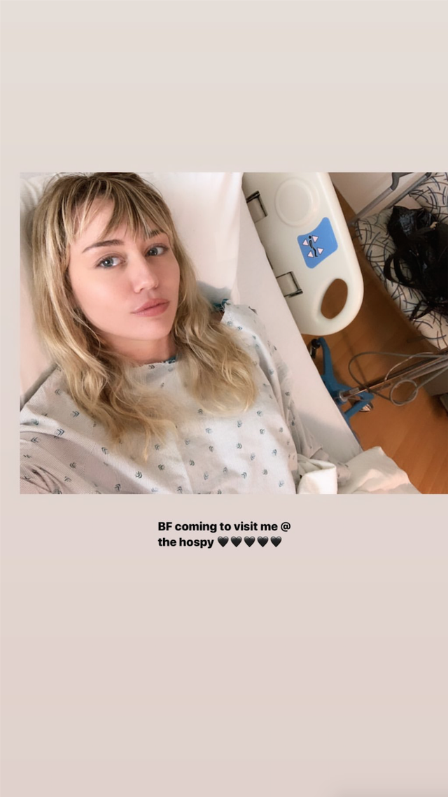 Miley Cyrus Roupa de Hospital