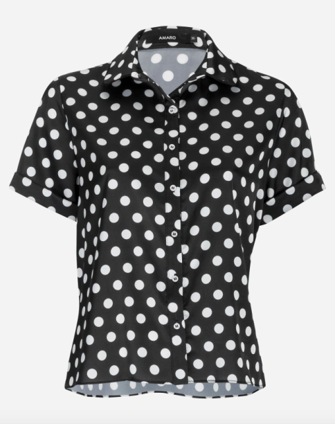 Camisa acetinada com estampa de poá da Amaro (R$ 119,90*).