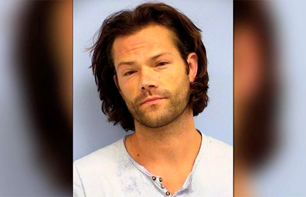 Jared Padalecki faz zoeira ao aparecer em evento pela 1ª vez após prisão