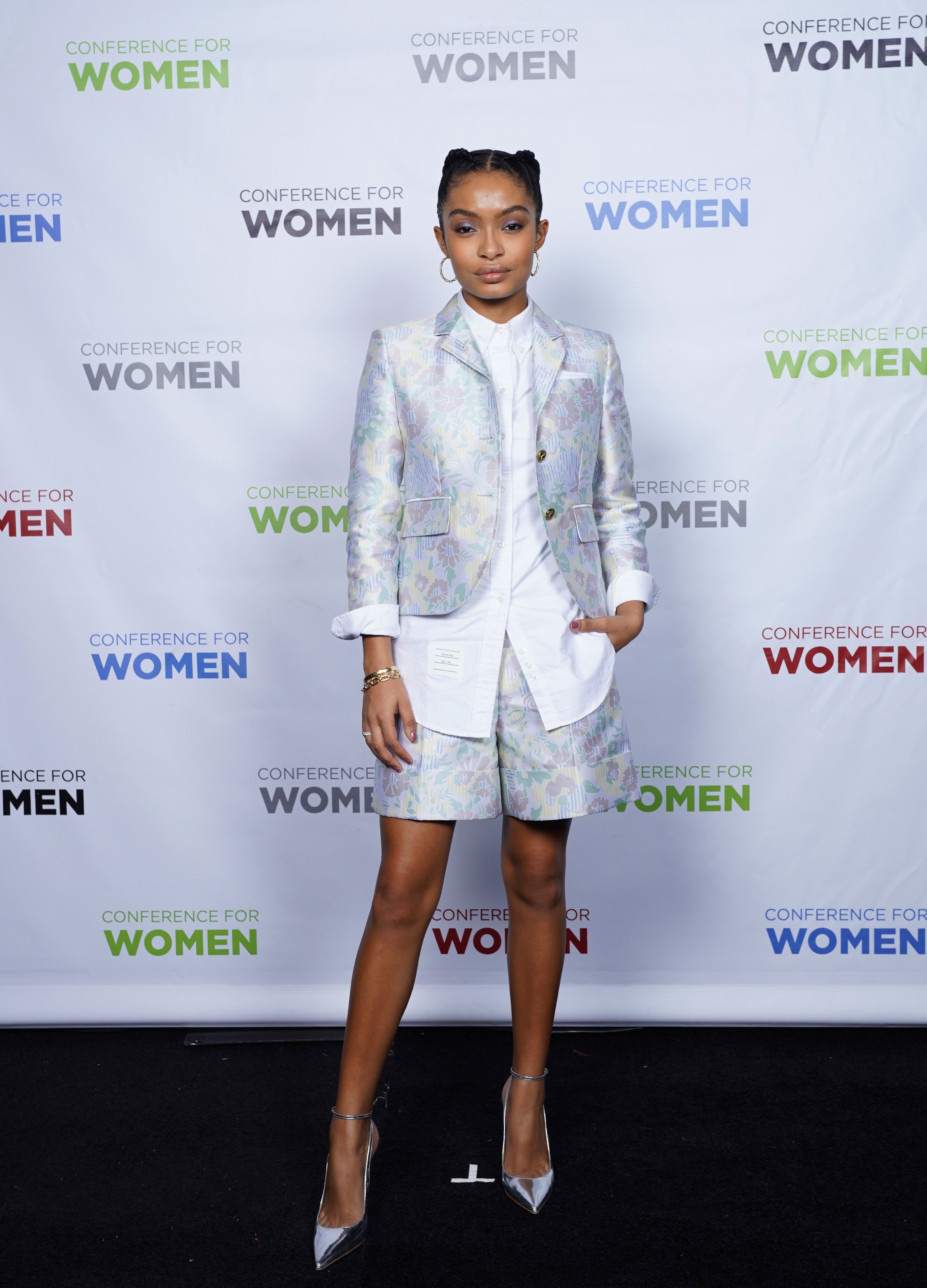 look-do-dia-yara-shahidi