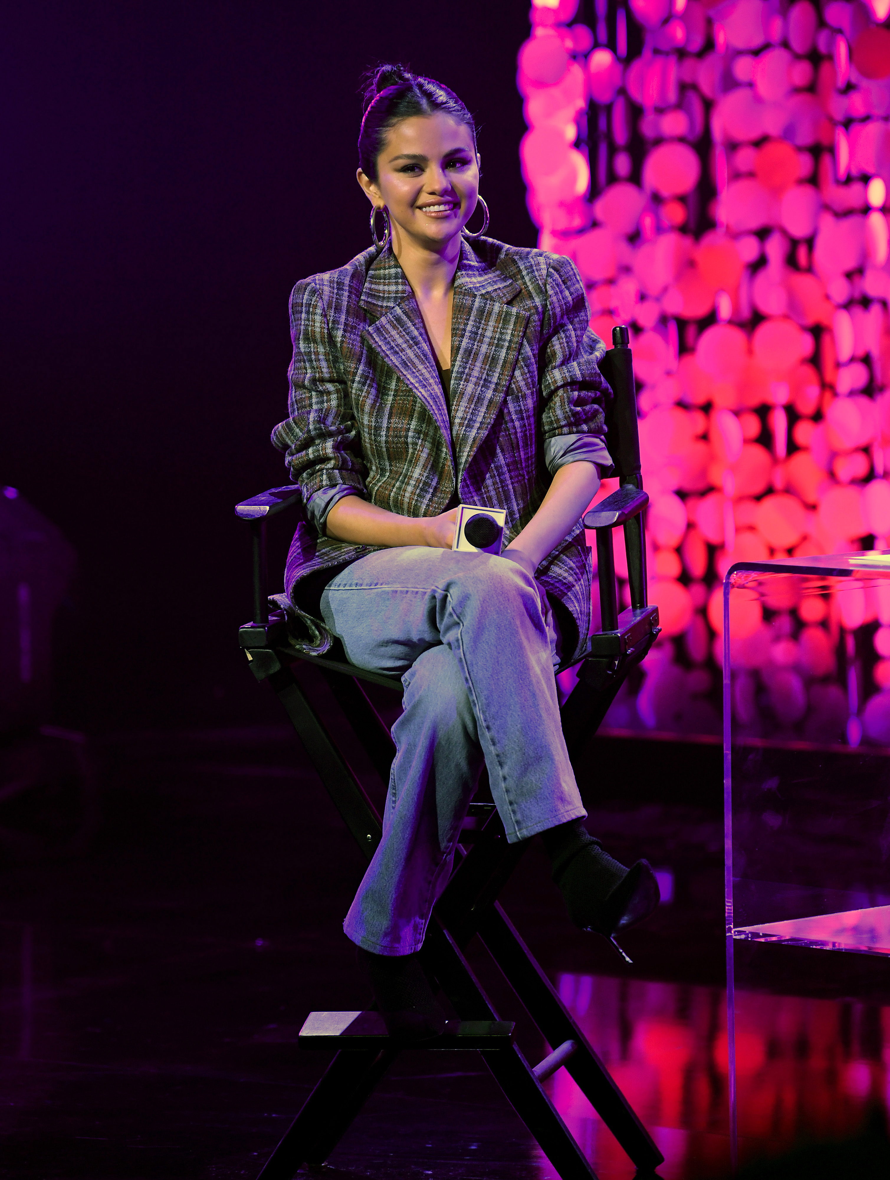 selena-gomez-blazer