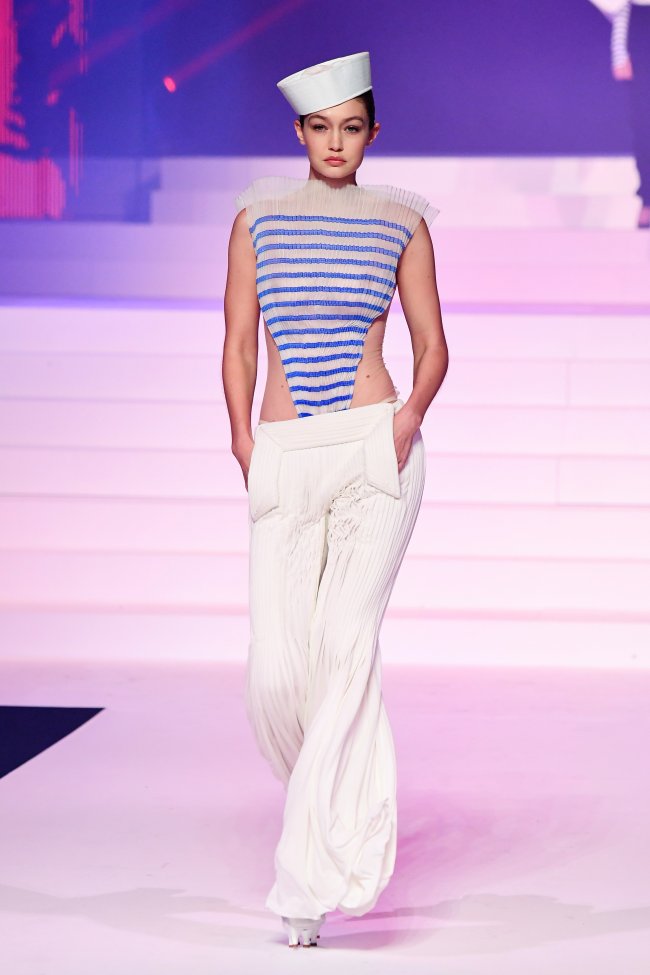 Gigi Hadid desfile Jean-Paul Gaultier