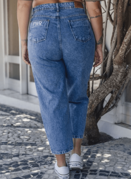 Mom jeans 787 Shirts (R$ 189,90*). Mom jeans 787 Shirts (R$ 189,90*).