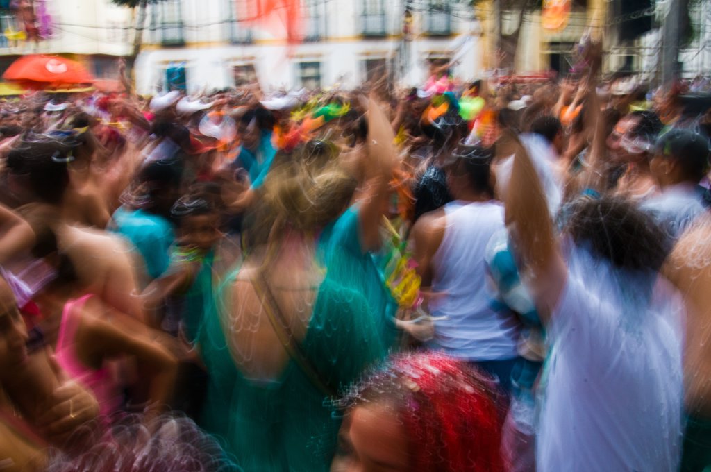 Pessoas dançando no Carnaval