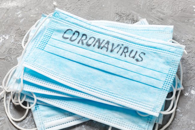 Os riscos da propagação do coronavírus em escolas e transportes públicos