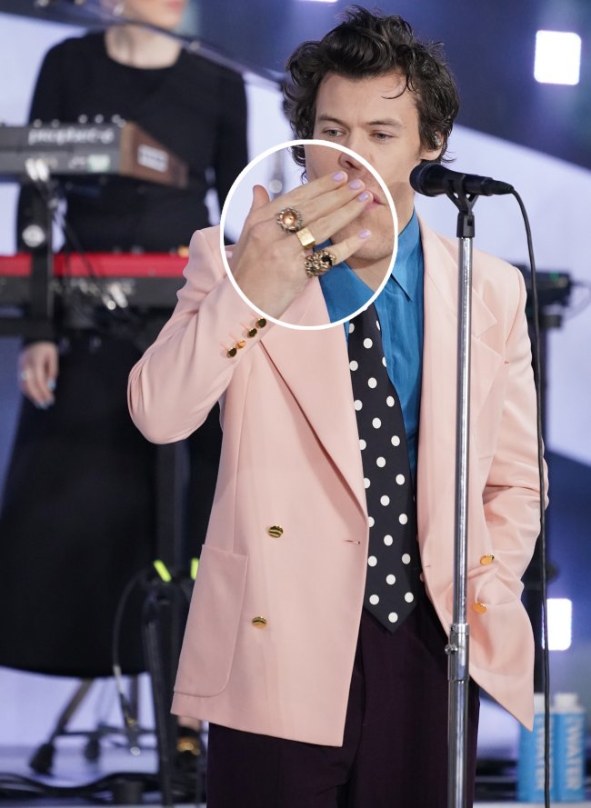 Harry Styles esmalte lavanda3