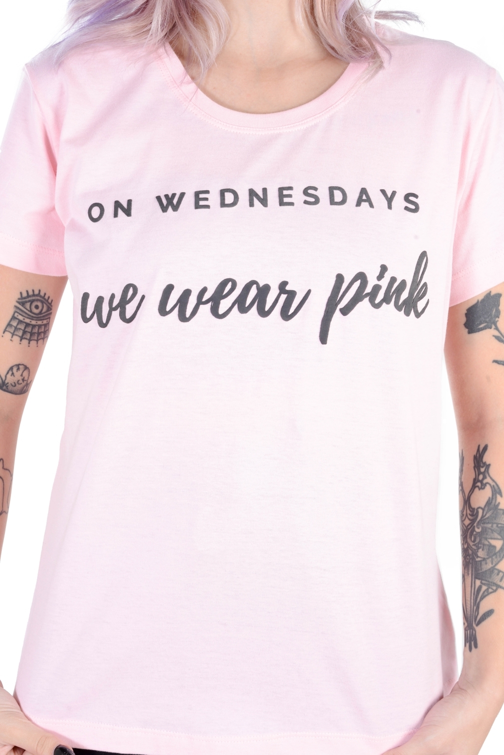 Camiseta "On wednesdays we wear pink" da Wear Ever (R$ 63,99*)