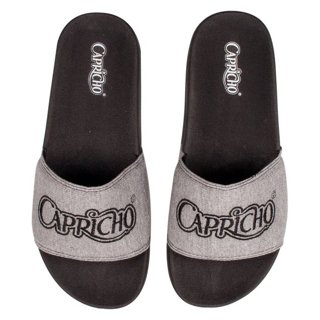 Chinelo Slide Moletom Bordado, Capricho Shoes, R$ 89,90*. Chinelo Slide Moletom Bordado, Capricho Shoes, R$ 89,90*.