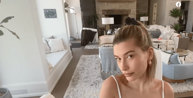Justin Bieber maquiando Hailey 2