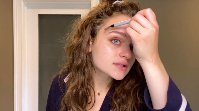 Rotina de maquiagem Joey King 2