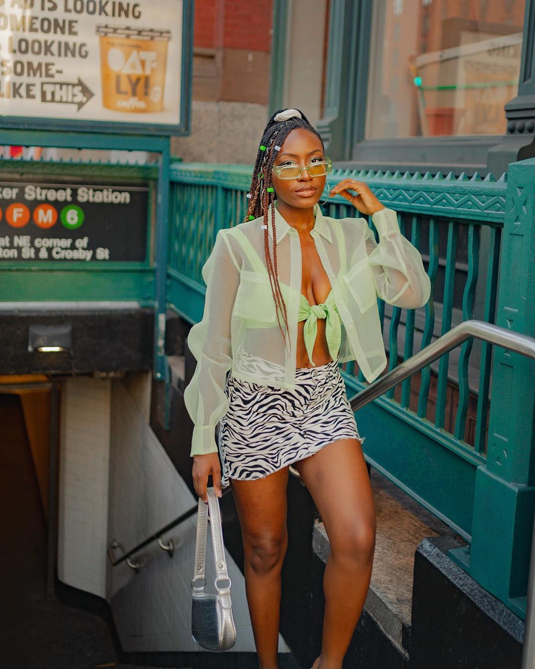 oculos-verdes-tendencia-verao-itsnkenge Nkenge usando óculos verdes
