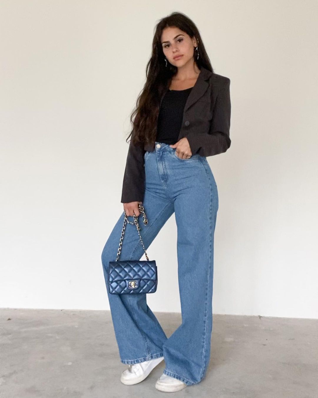 Look com calça jeans wide leg